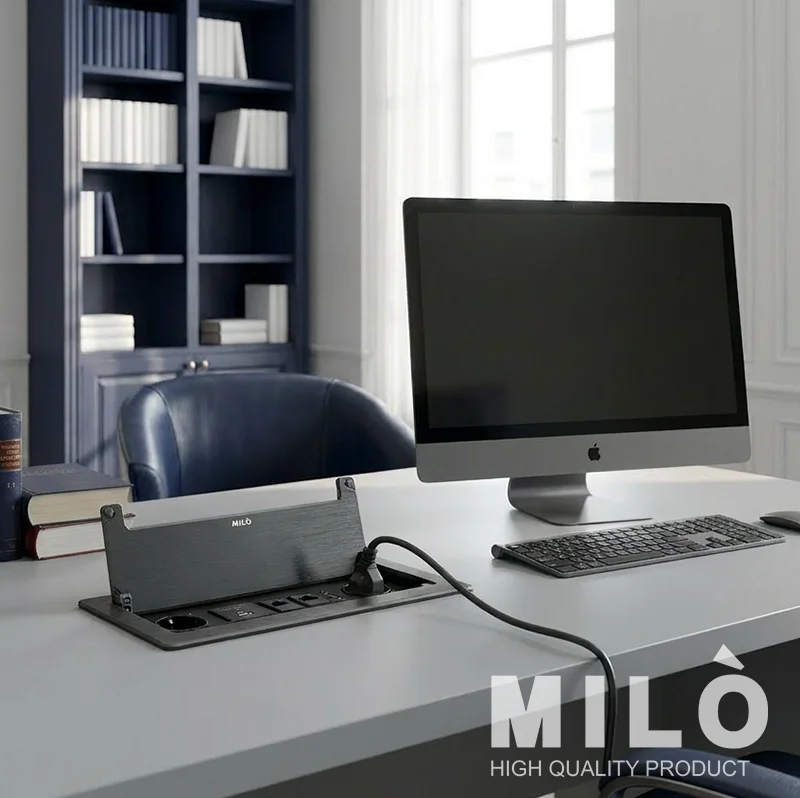 milo 1046 پریز توکار اداری درب دار دو سوکت شارژردار میلو مدل 1046 | خرید و مشخصات